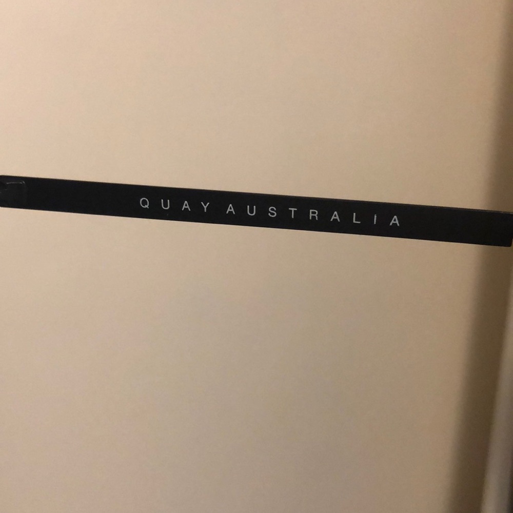 Authentic Quay Australia Vivienne Sunnies - Picture 5 of 7